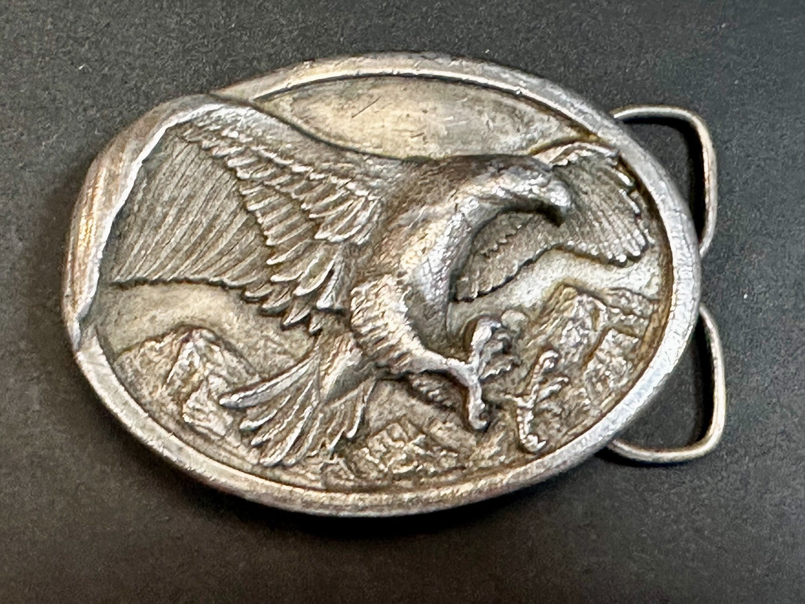 American Bald Eagle Attacking Flying Hunting Vintage 1984 Bergamot Belt Buckle