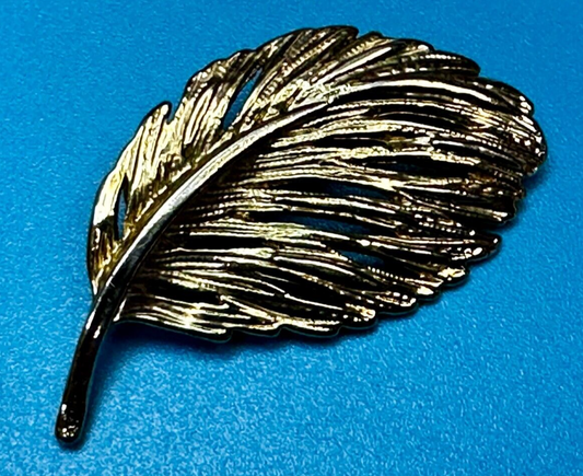 Vintage Leather Feather Textured Gold Tone Brooch Pin Marked Taiwan 1320