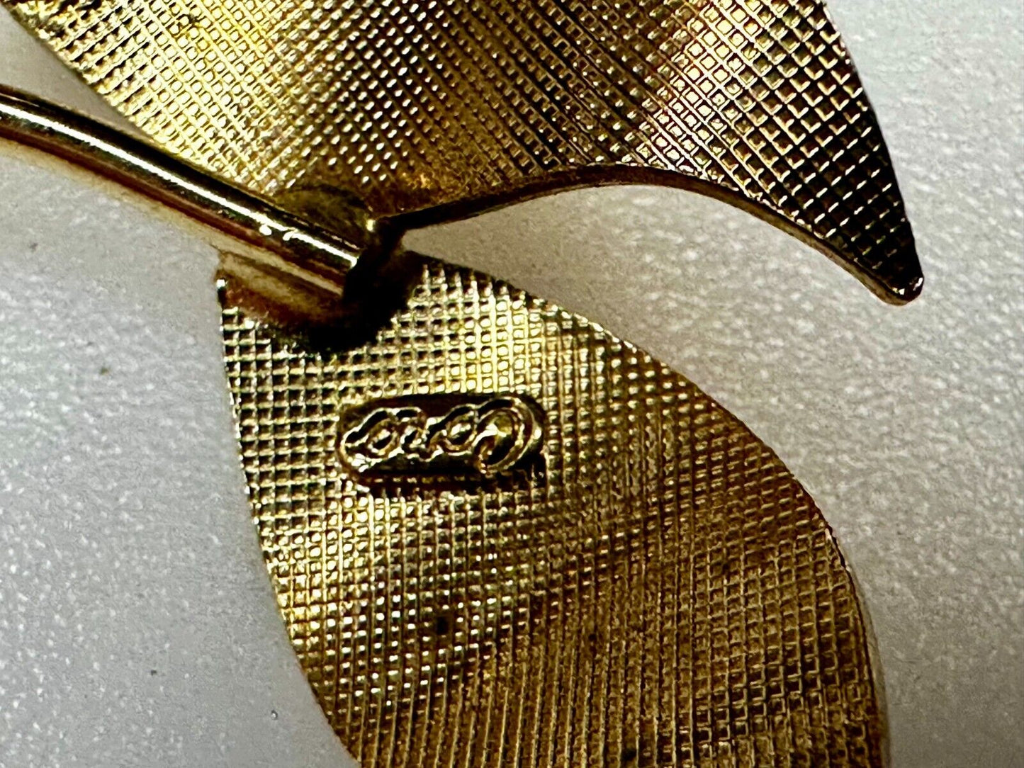 Three Curved Leaf with Tied Stem 2" Gold Tone Brooch Pin Signed by Coro