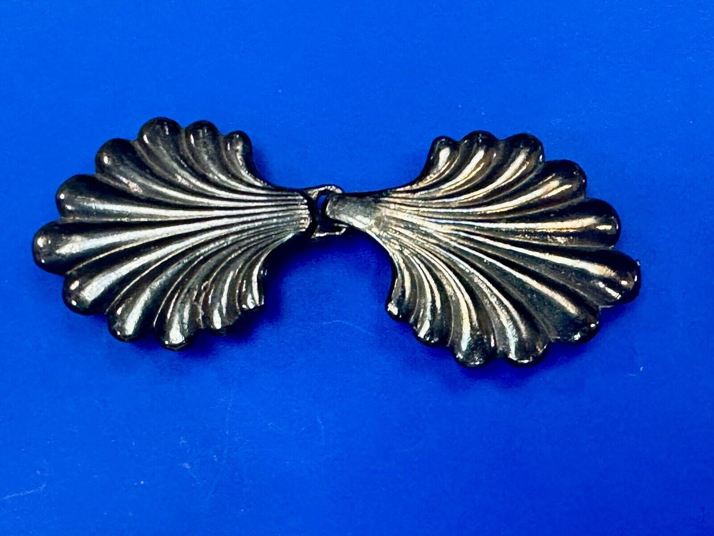 Two piece interconnecting leaf style shape vintage belt buckle