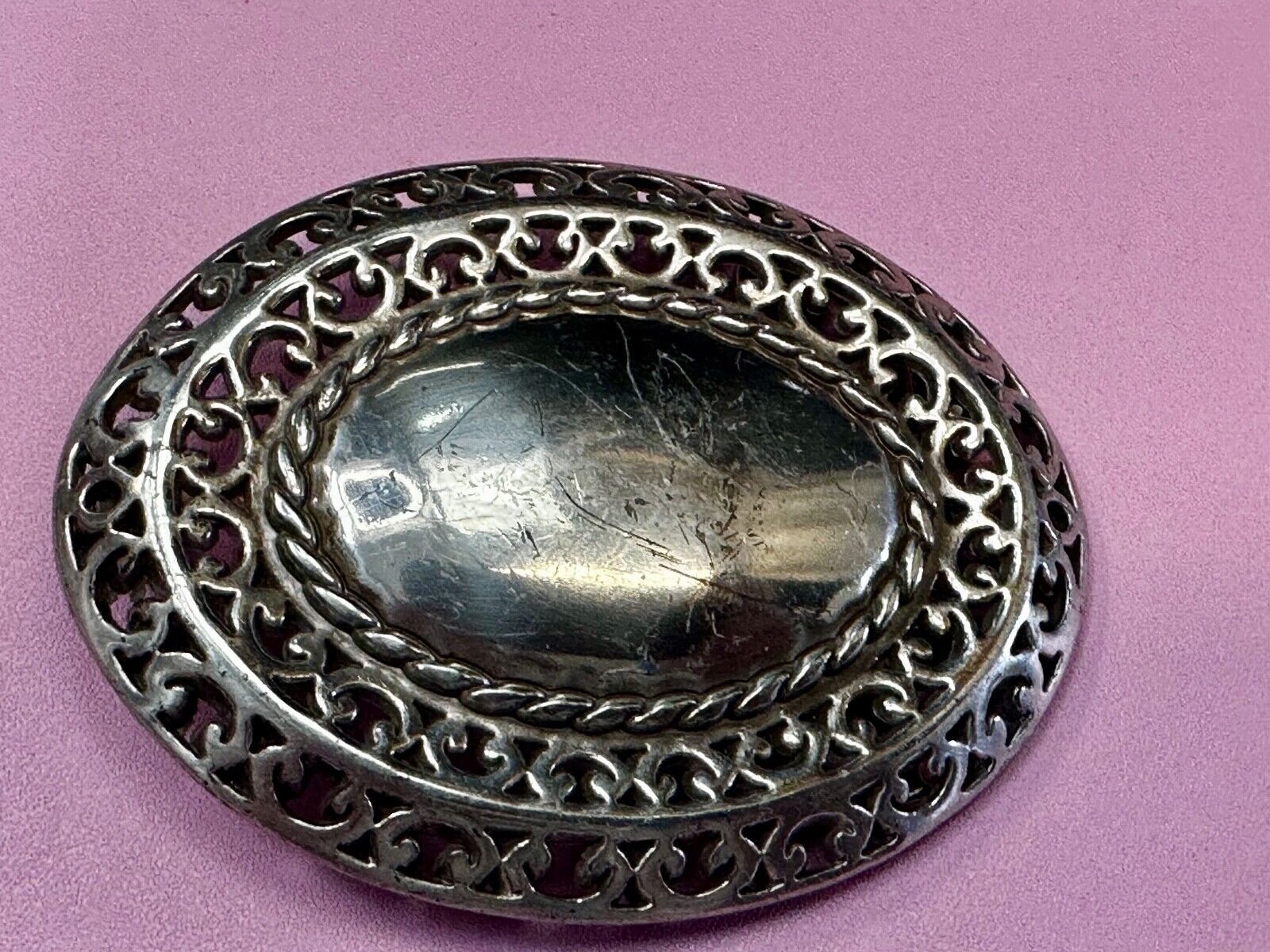 Unique silver color see through oval ornate Belt Buckle