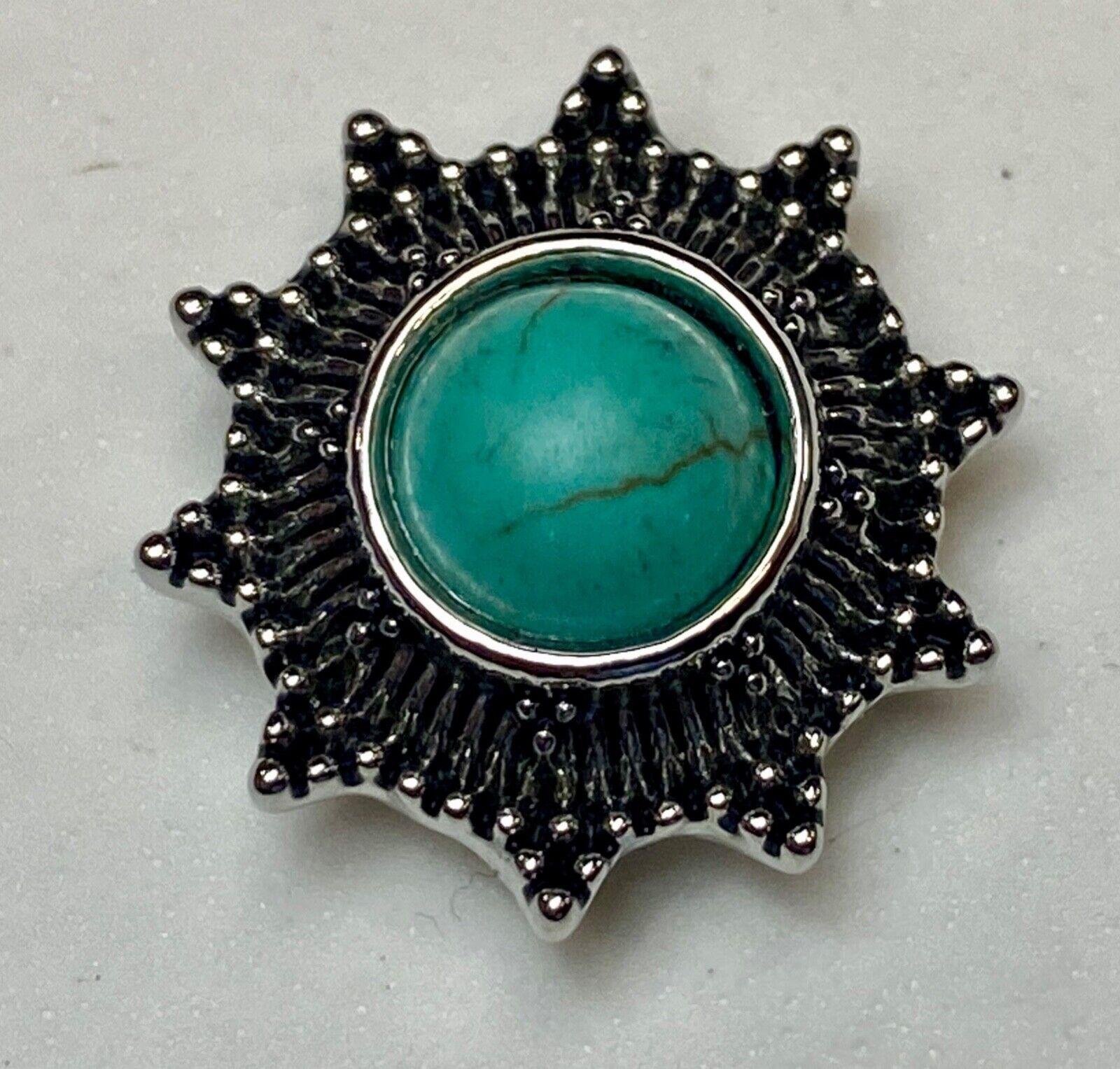 Turquoise colored centerpiece sunburst 18mm Ginger Snap Magnolia And Vine