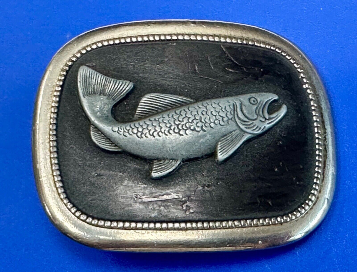 Vintage Curved Fish jumping to lure bait fishing belt buckle - perfect gift!