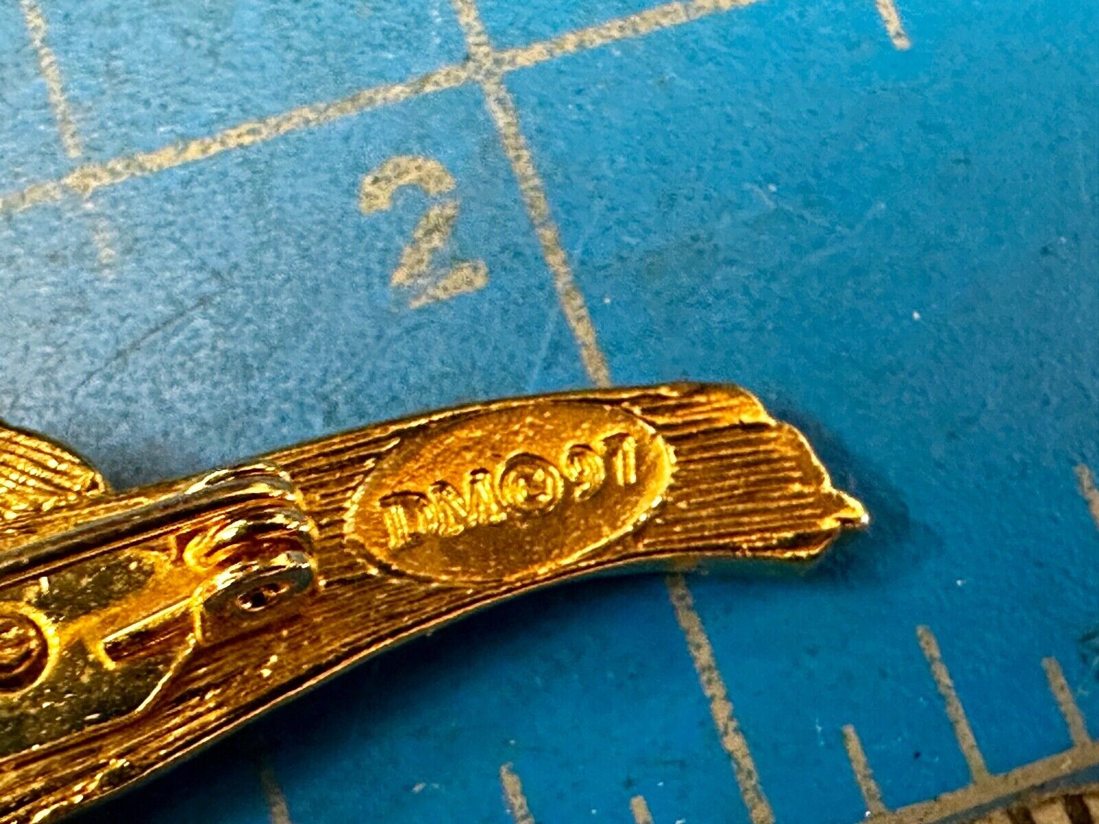 Valentines Day Gift? Red Roses Bouquet Gold Tone Brooch Pin Vintage Signed DM 97