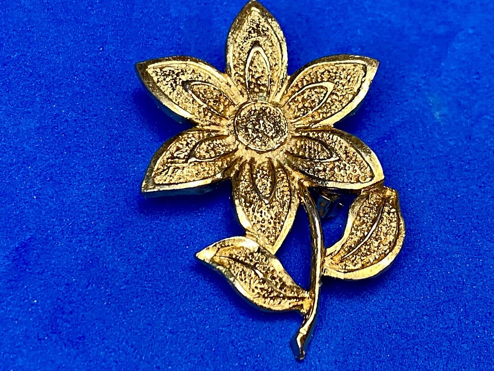 Vintage Gerry's Textured figural Flower Brooch Pin Goldtone Brooch
