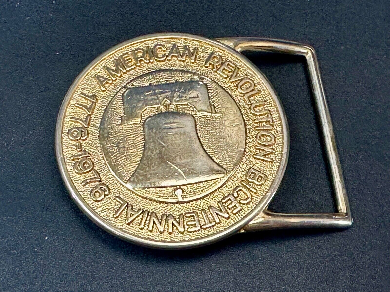 American Revolution bicentennial liverty bell round gold tone belt buckle