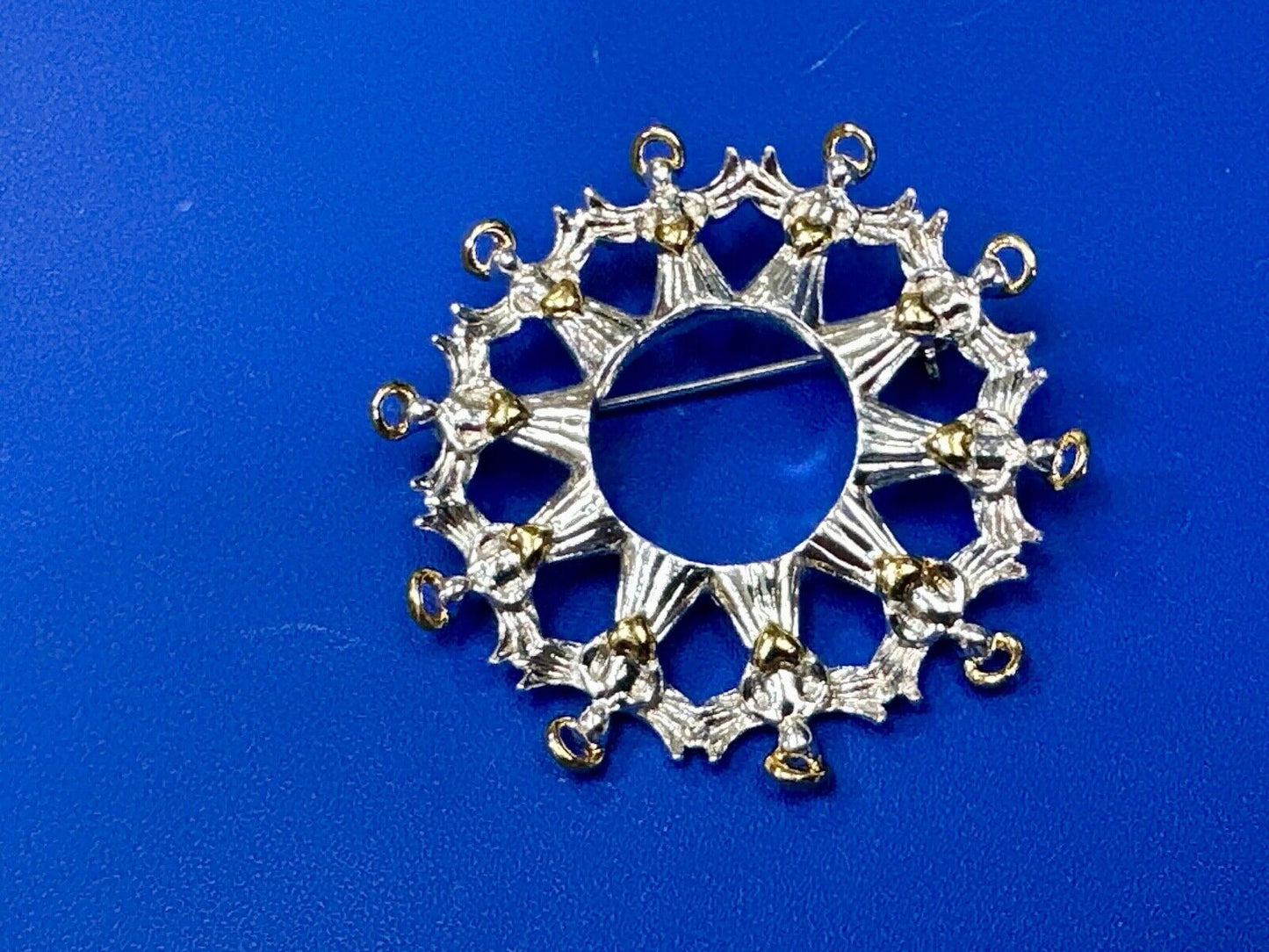 Angles in Circular pattern holiday wreath Avon signed vintage brooch pin