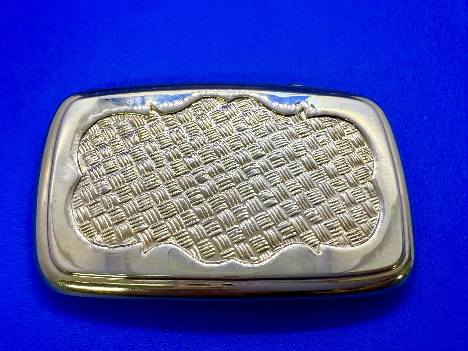 Basket Weave Mesh Pattern on Gold Color Western Style Belt Buckle