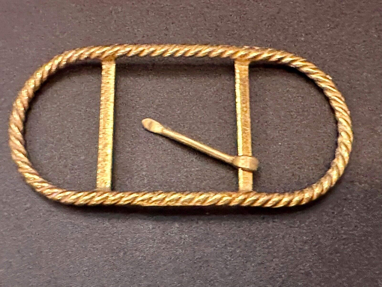 unique 4" wide Vintage gold tone Rope or Knot pattern belt buckle