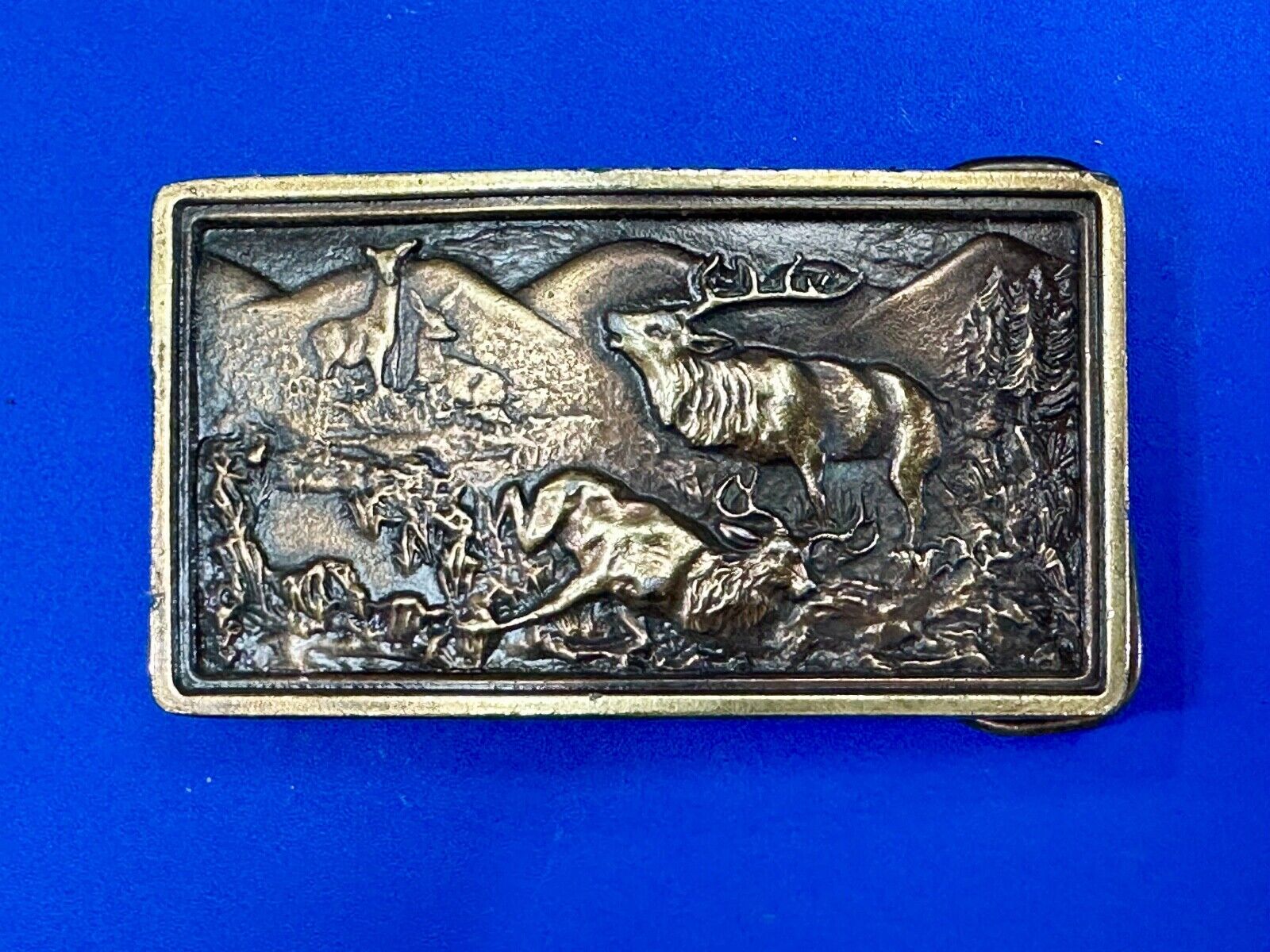 1977 MOOSE AND FALLEN ELK VINTAGE HUNTING THEME BERGAMOT BELT BUCKLE