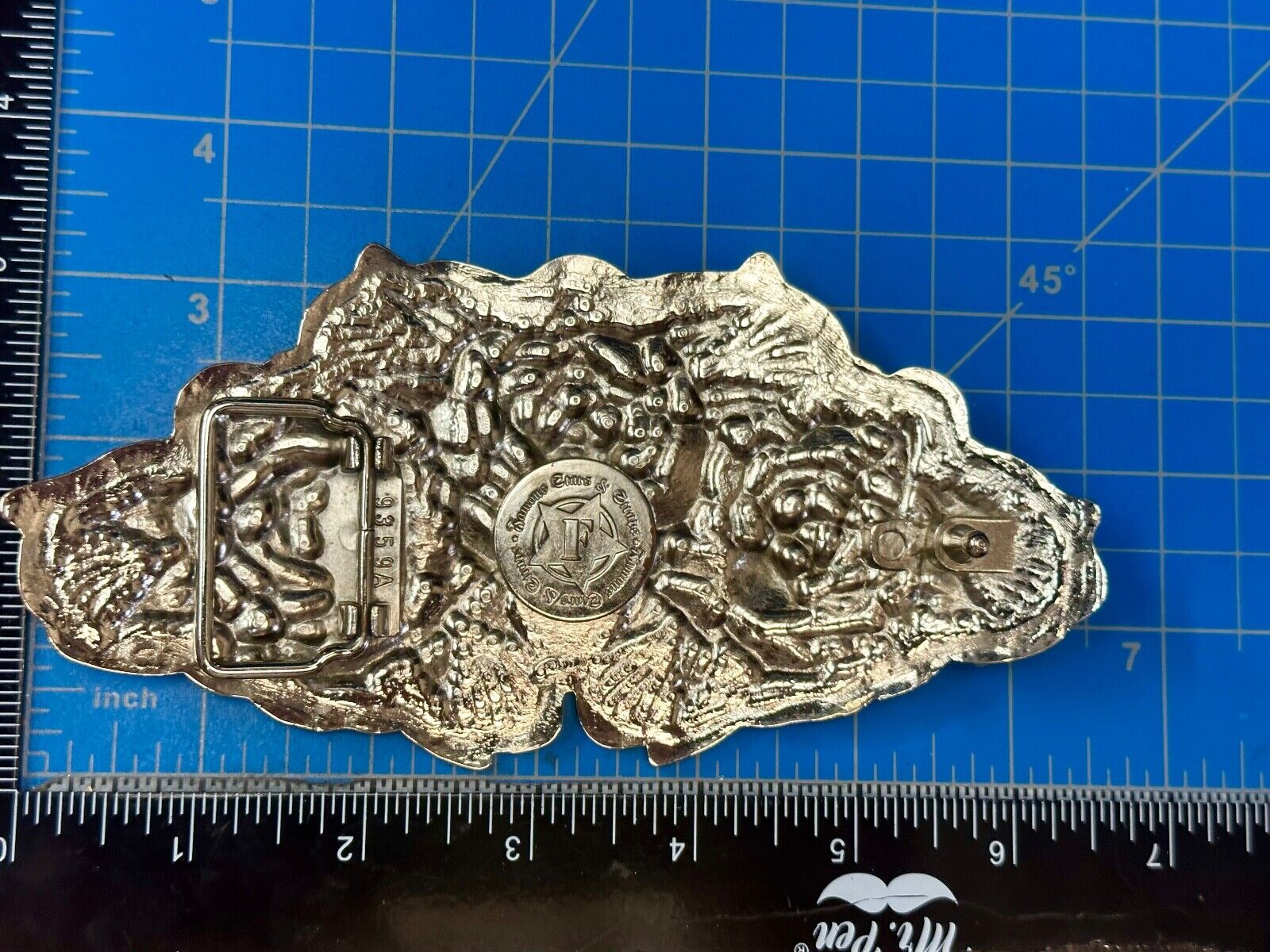 Vintage Famous Stars and Stripes Large Flowers Roses Bouquet figural Belt Buckle