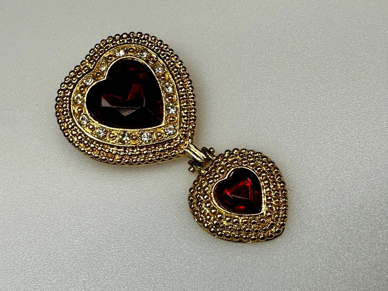 Victoria's Secret Double Heart Dangle Charm Red Ruby Large Gold Tone Brooch Pin