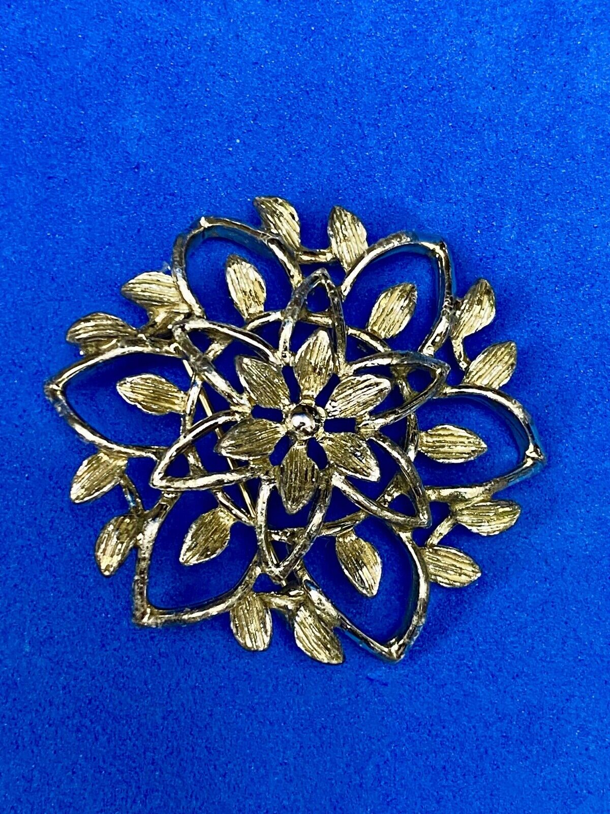 VINTAGE  SARAH COVENTRY SILVER TONE SEE THROUGH LEAF BROOCH