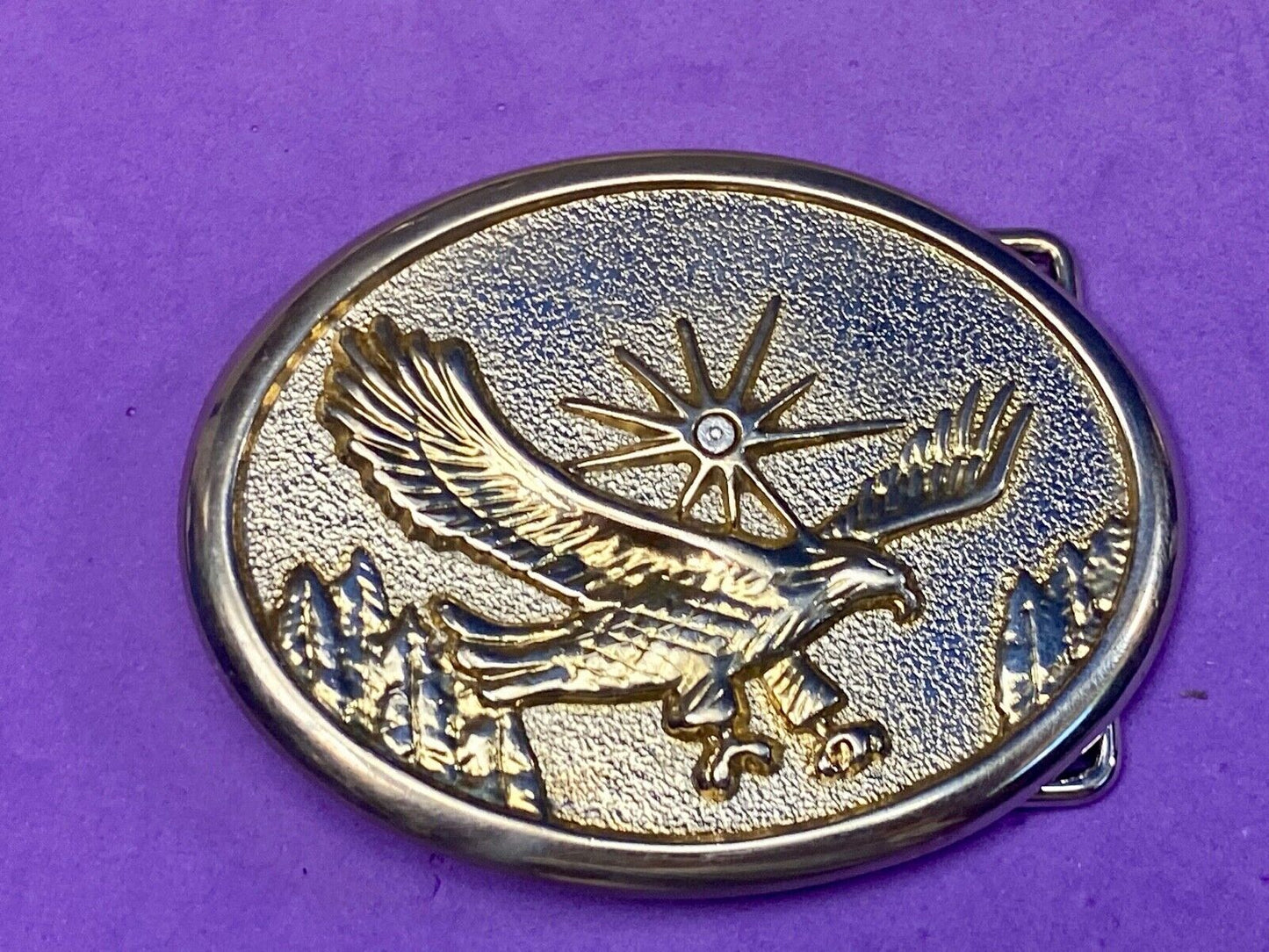 VINTAGE GOLD TONE AMERICAN EAGLE IN FLIGHT BELT BUCKLE with STAR Burst