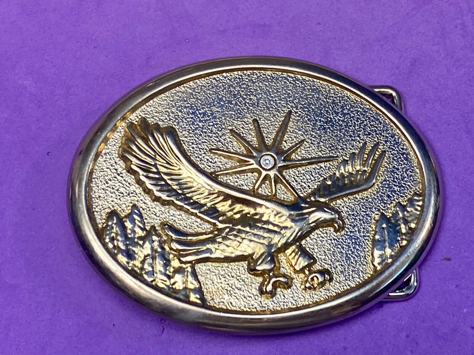 VINTAGE GOLD TONE AMERICAN EAGLE IN FLIGHT BELT BUCKLE with STAR Burst