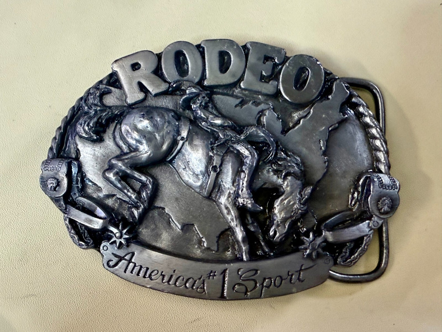 America's #1 Sports Rodeo Cowboy Bronc Rider Vintage 1983 Siskiyou Belt Buckle