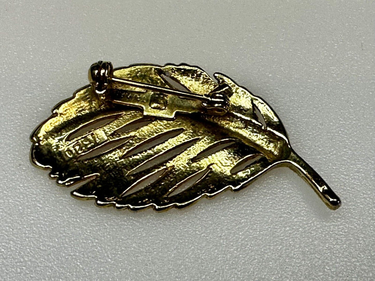 Vintage Leather Feather Textured Gold Tone Brooch Pin Marked Taiwan 1320