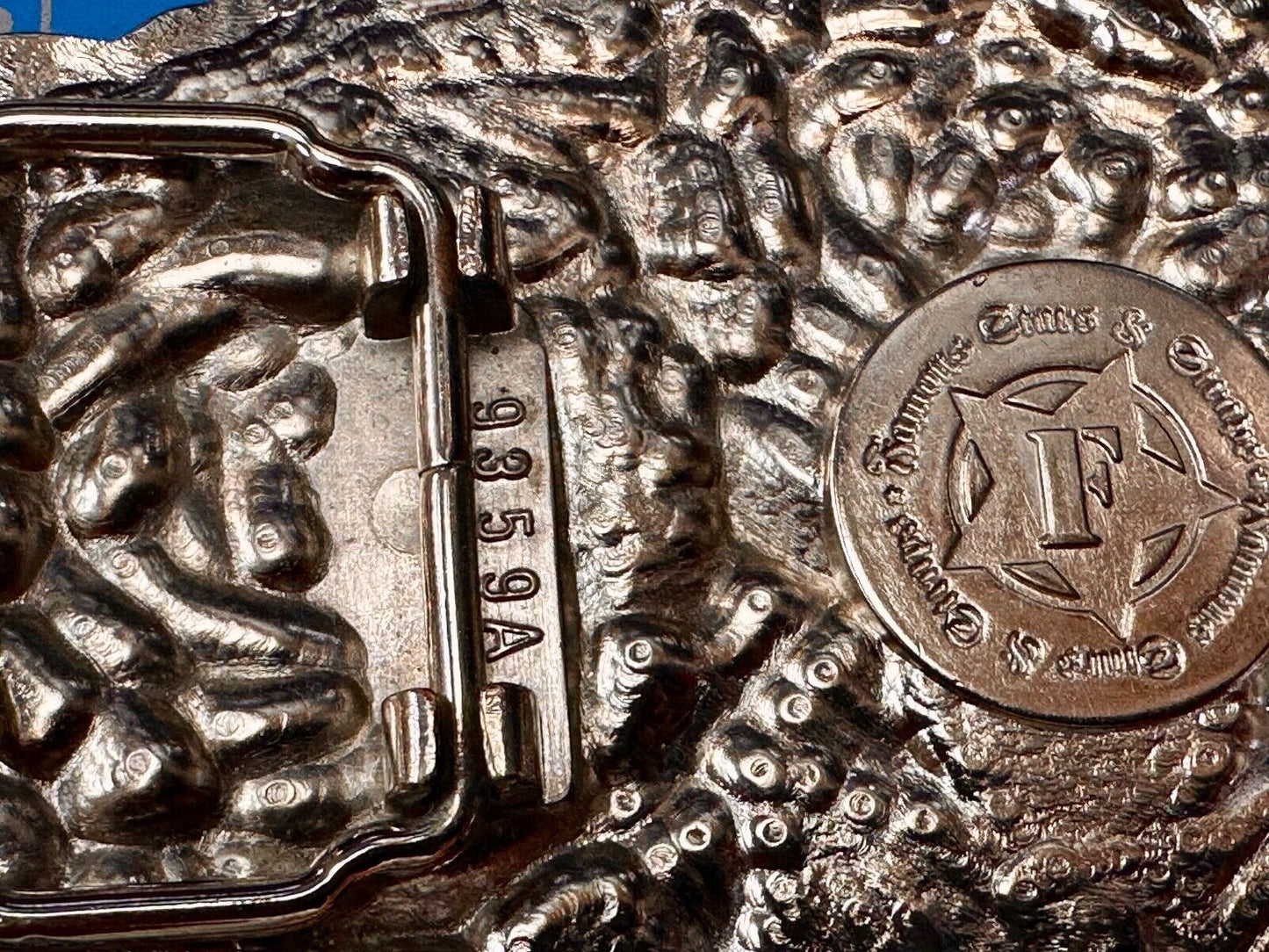 Vintage Famous Stars and Stripes Large Flowers Roses Bouquet figural Belt Buckle