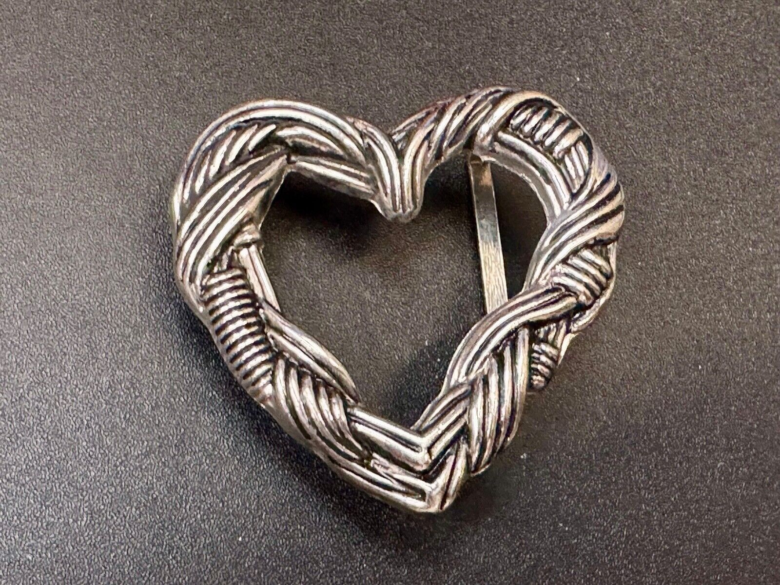 Adorable Twisted HEART - rope wire pattern small 2" wide cutout belt buckle