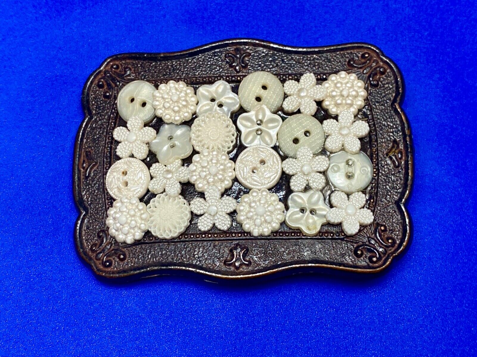 Artisan? Cute Button Steampunk Style Western Framed Belt Buckle