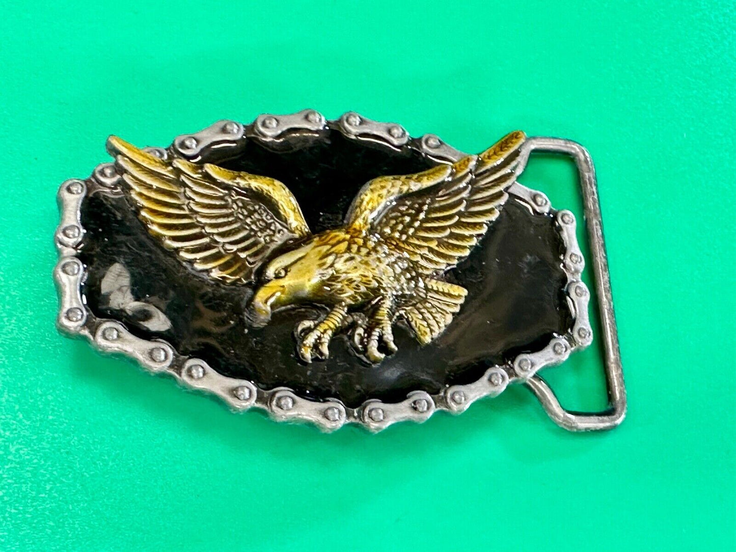 Bikers Patriotic American Eagle Flying Hunting Vtg. belt buckle w/ chain boarder