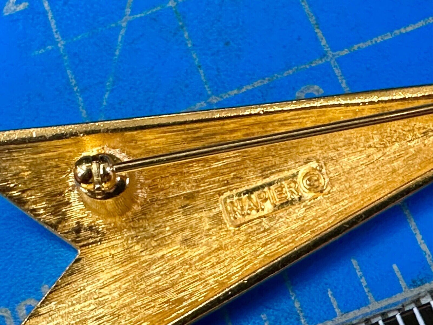 Art Deco Style 3" wide Arrow Napier signed vintage gold tone brooch pin