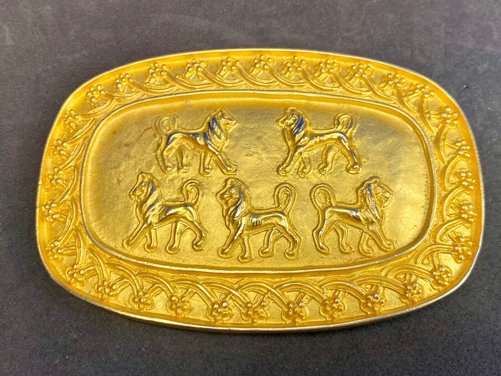 almost 5" wide, Doreen Ryan THE LION  - DR94 Vintage belt buckle 