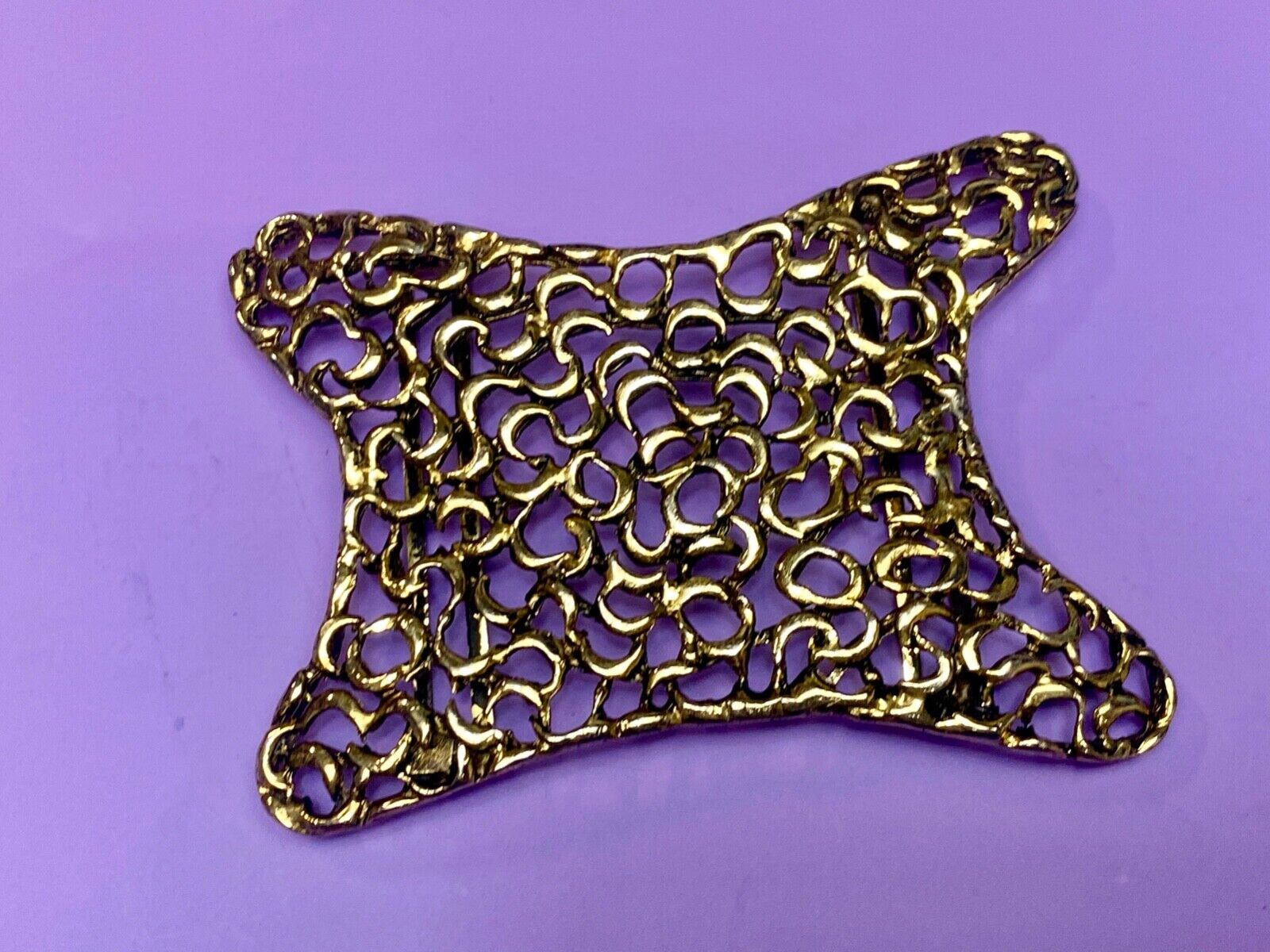 Unique shaped gold color see though pattern belt buckle scarf slide