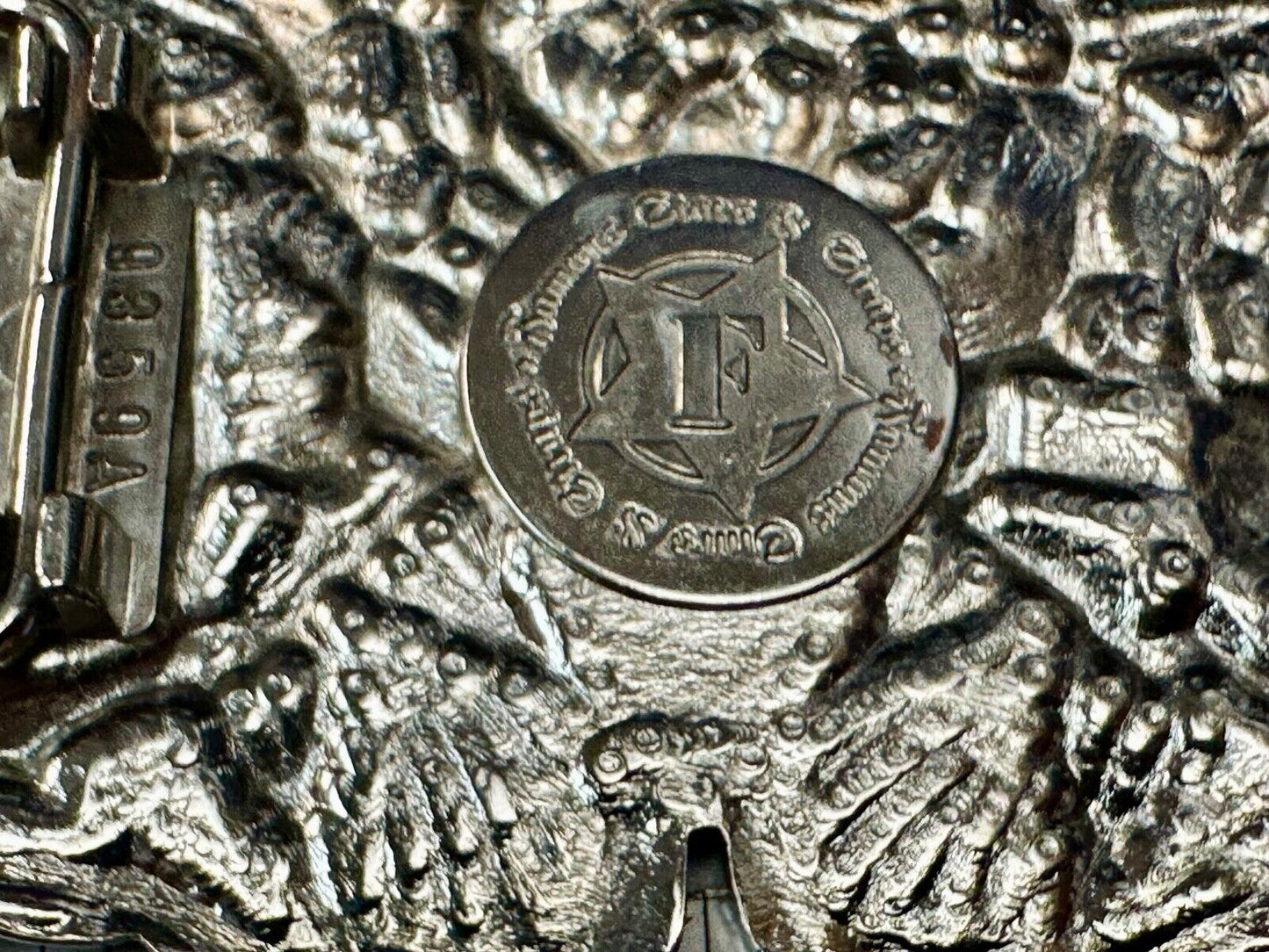 Vintage Famous Stars and Stripes Large Flowers Roses Bouquet figural Belt Buckle
