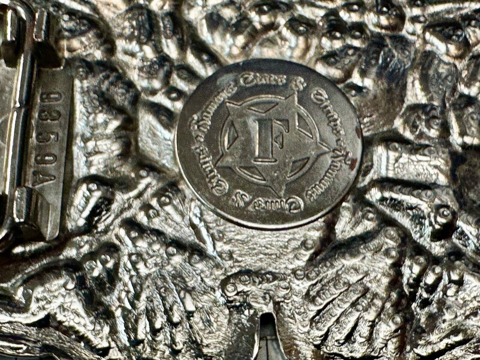 Vintage Famous Stars and Stripes Large Flowers Roses Bouquet figural Belt Buckle
