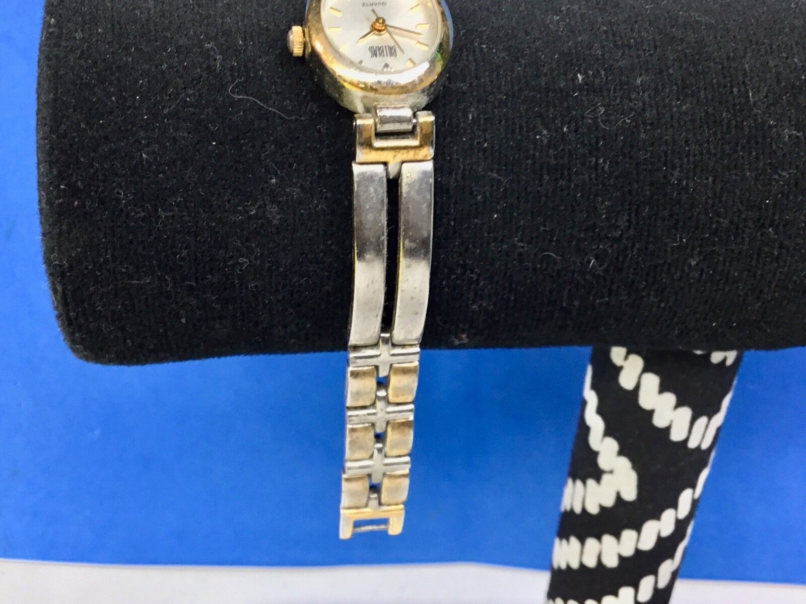  Bill Blass Gold / Silver tone Women's Oval Dress  Watch BS2050 Working well!  