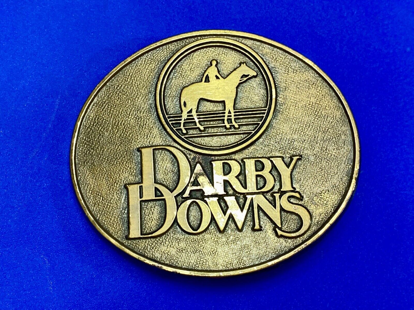 VINTAGE 1970s DARBY DOWNS HORSE RACETRACK BRASS TONE BELT BUCKLE by RJ