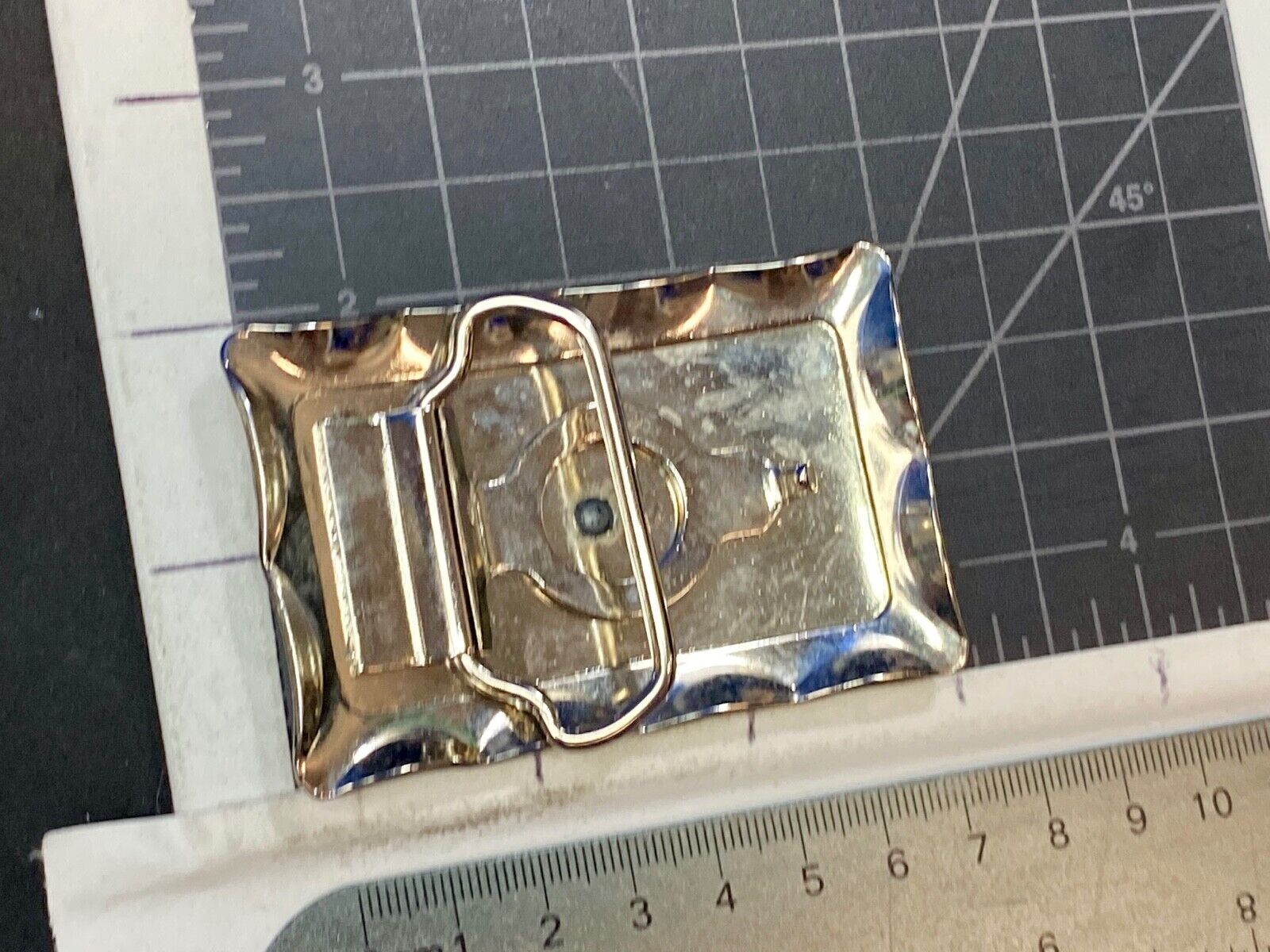 Two arrow symbol vintage western belt buckle 