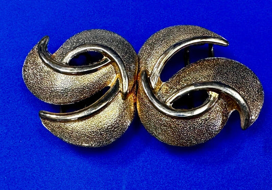 Two Piece Interlocking Swirl Pattern 4" Wide Gold Tone Vintage Belt Buckle