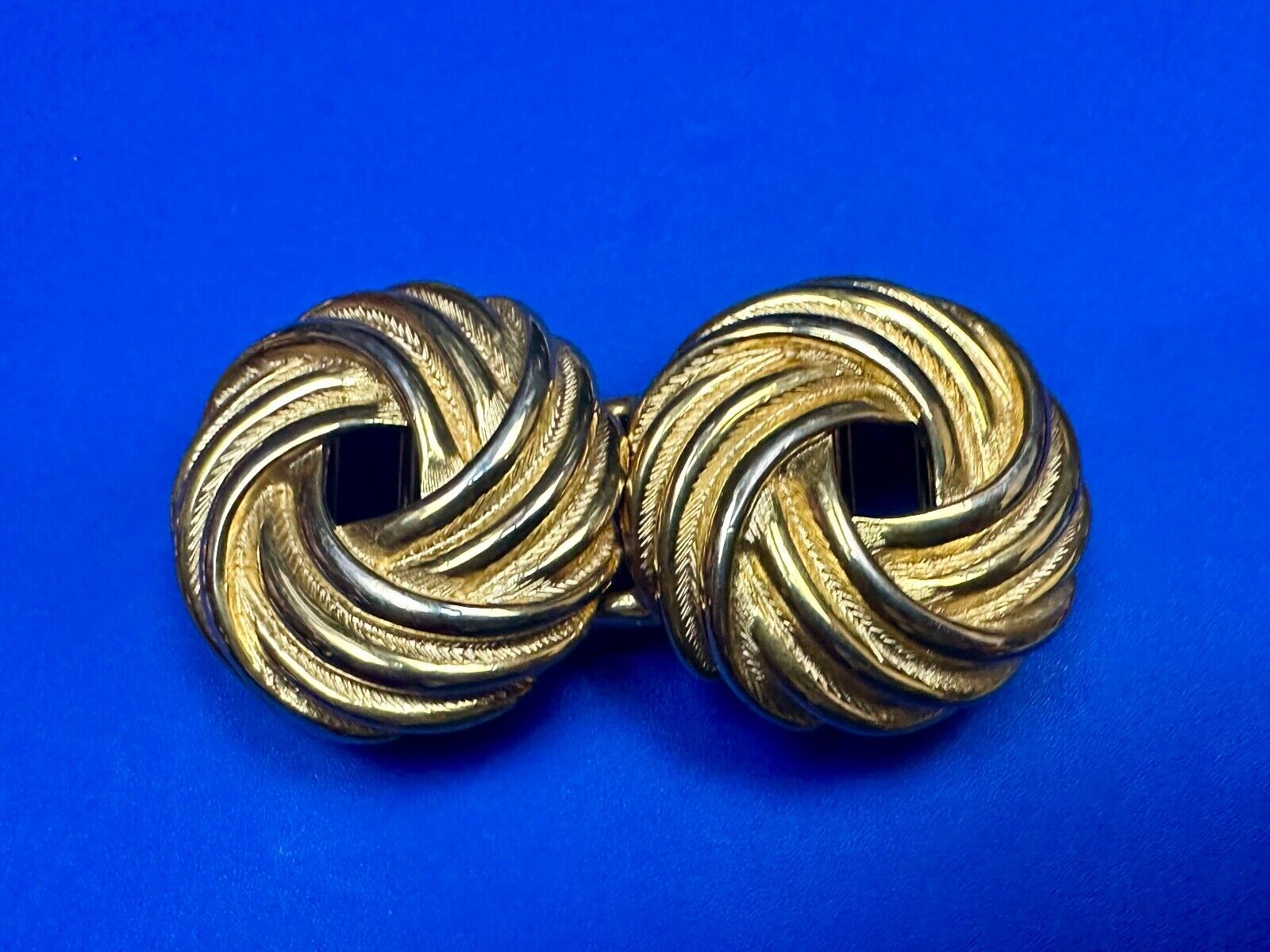 Two piece Round Swirl Interlocking gold color belt buckle by Douglas Paquette