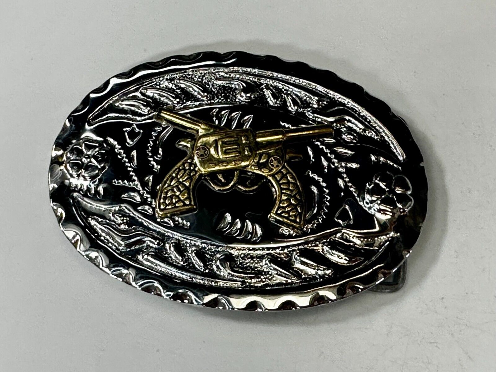 Two Crossed Gun's  Pistols Revolver Six Shooter's Two Tone Western Belt Buckle