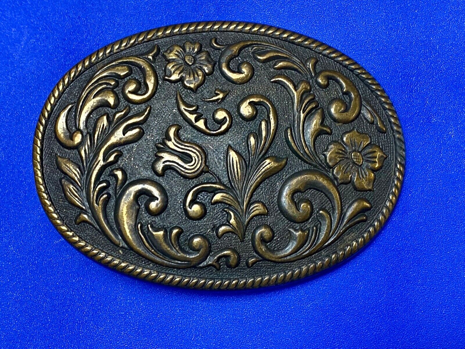 Vintage Dark Western flower swirl Oval Cowgirls belt buckle