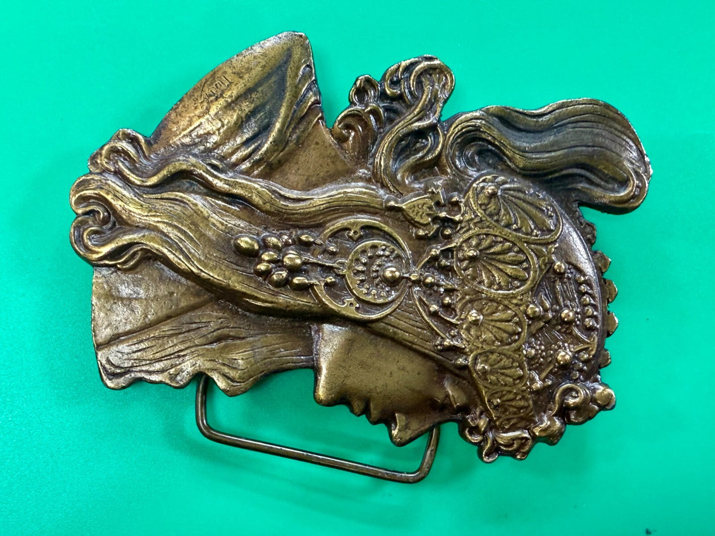 Alphonse Mucha Art Nouveau Boho Hippy Vibe Brass Tone Bergamot Belt Buckle E-60