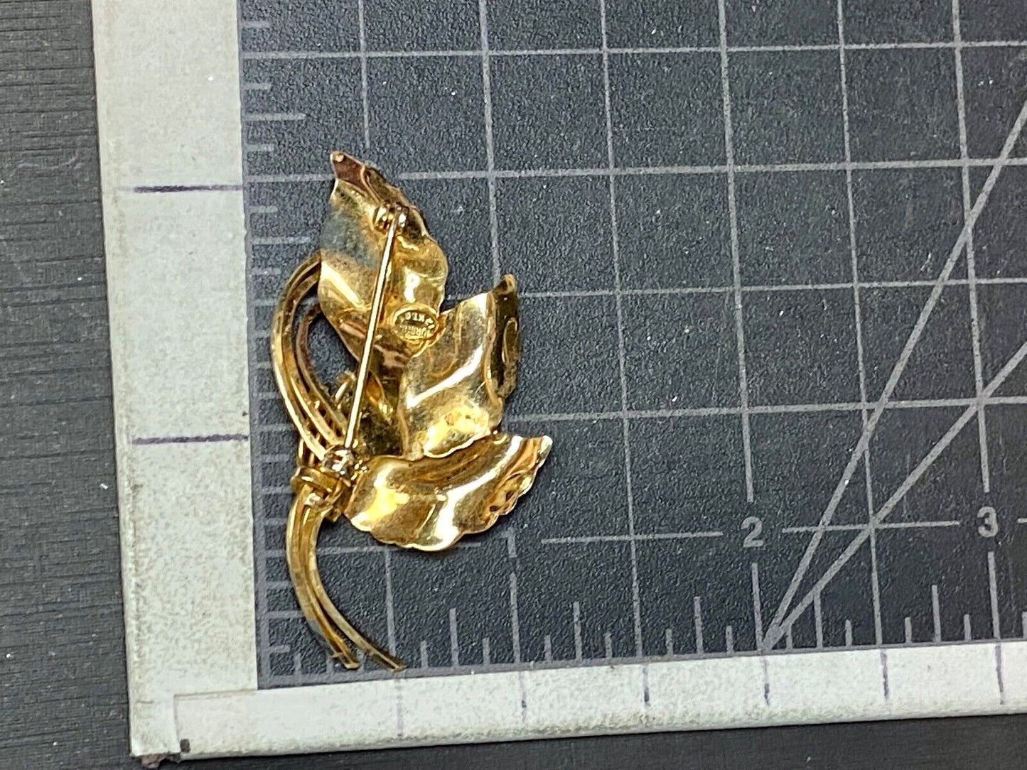 Vintage Etched Three Leaf Jewelry Gold Tone Brooch Pin Signed Turin?