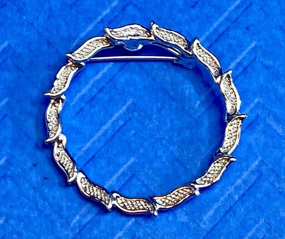 Vintage Gerry's Round Modern Leaf Wreath Brooch Pin Silver Tone Pave Look