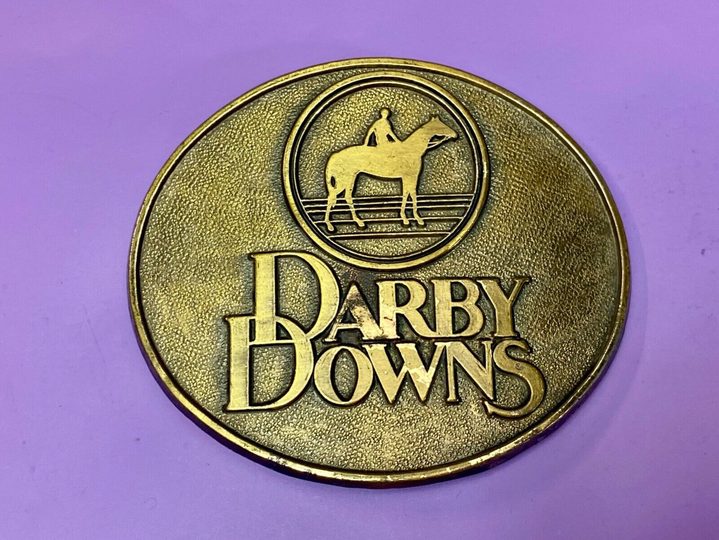 VINTAGE 1970s DARBY DOWNS HORSE RACETRACK BRASS TONE BELT BUCKLE by RJ