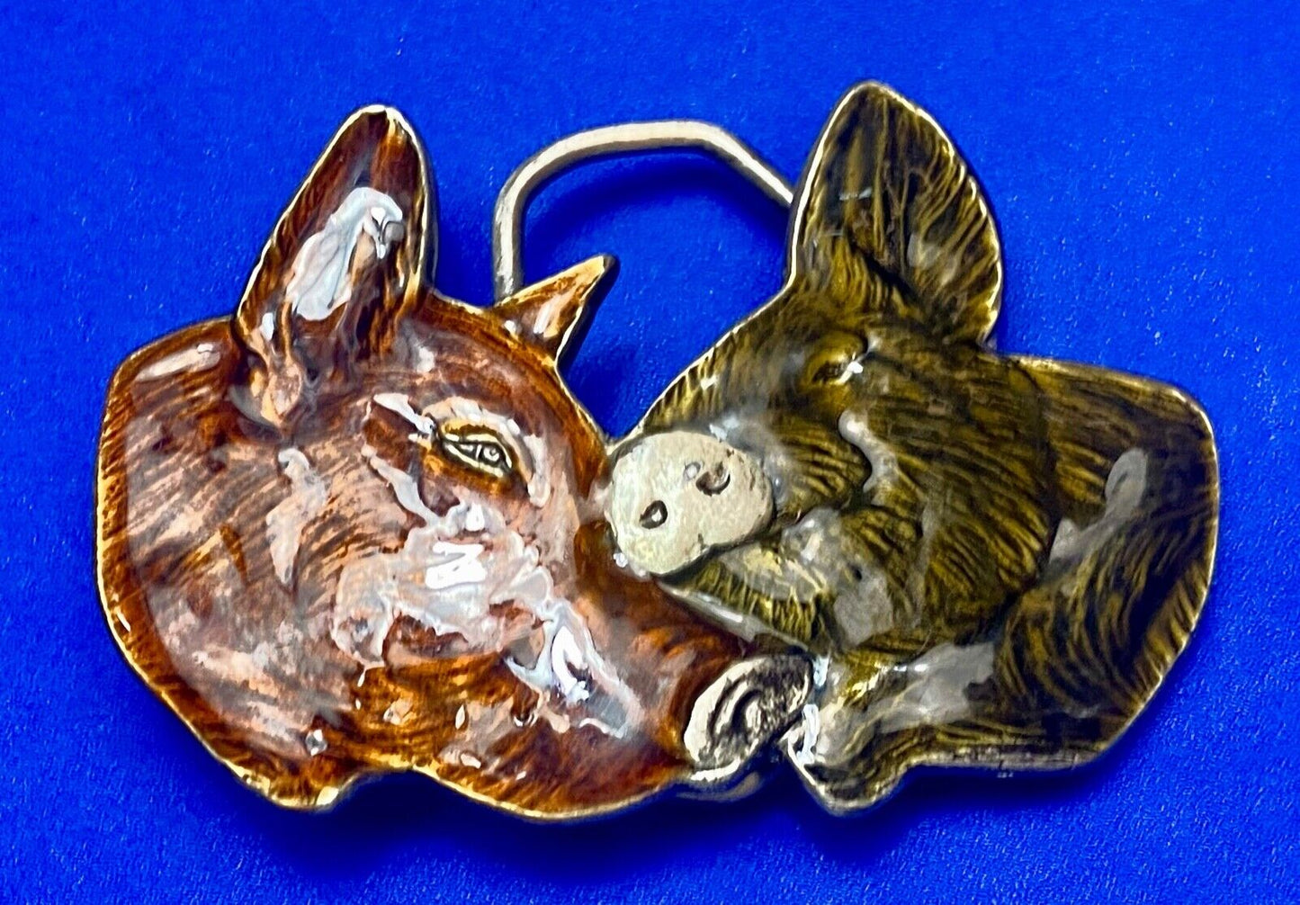 1979 Two Beautiful Pigs Swine Hogs being lovey Great American Belt Buckle