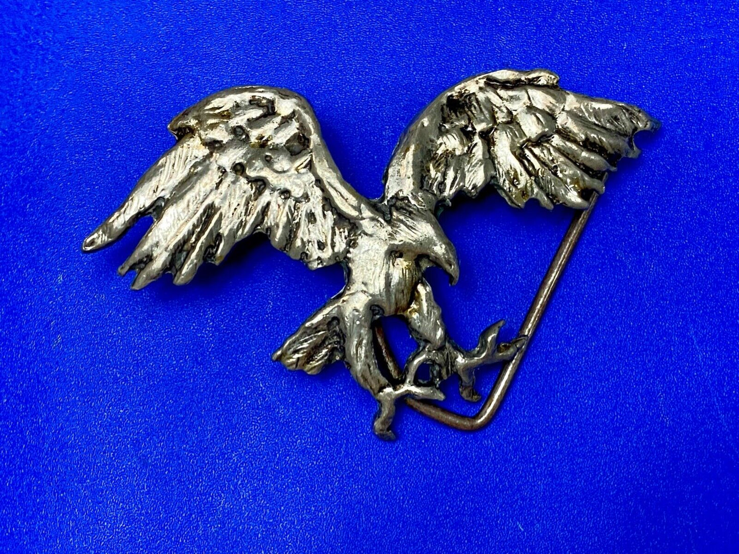 Vintage hunting diving American Eagle claws out figural cut out belt buckle