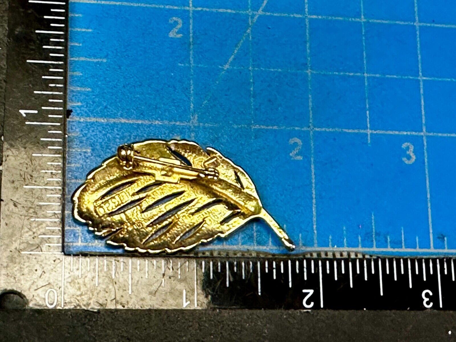 Vintage Leather Feather Textured Gold Tone Brooch Pin Marked Taiwan 1320