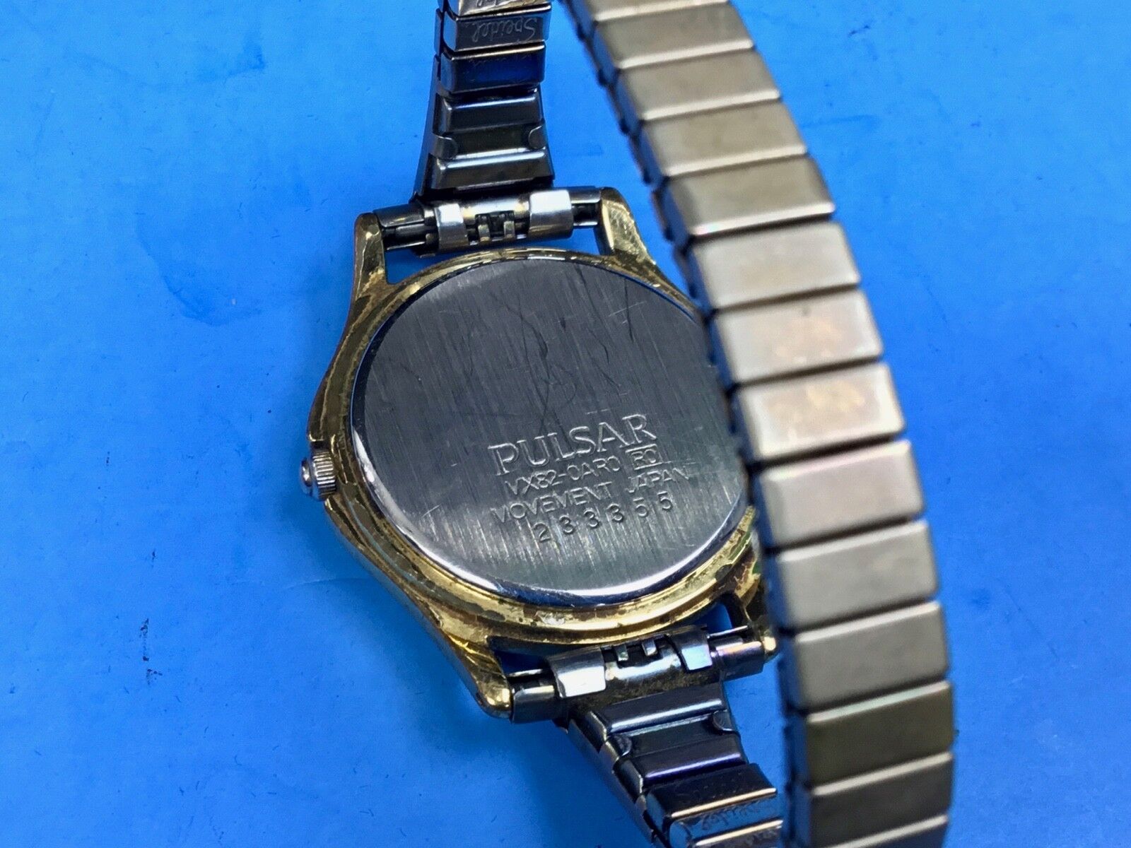 Vintage Ladies  Gold Tone Pulsarwatch Skinny Stretch Band Vx82-Oaro  