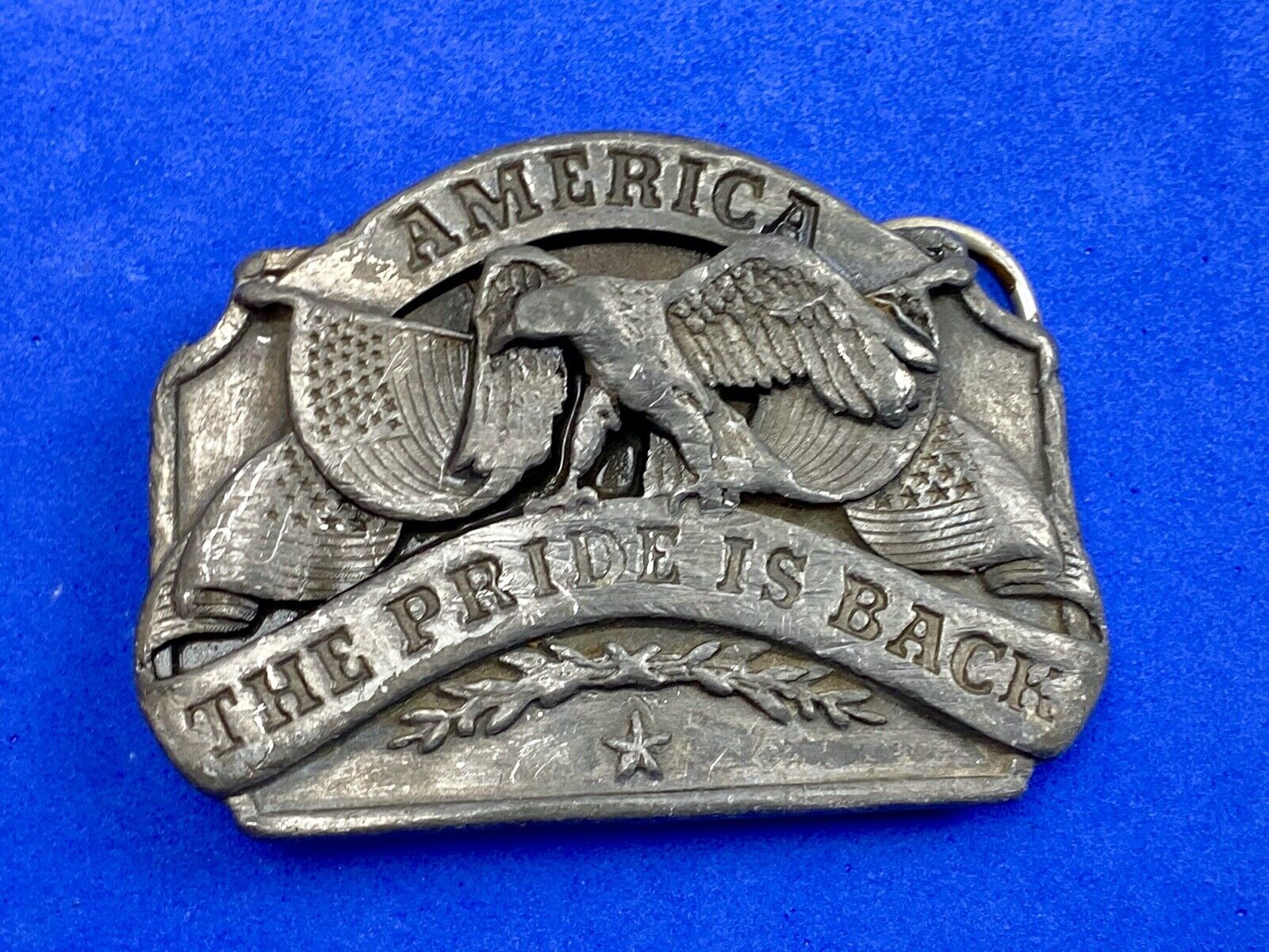 Vintage 1980 Siskiyou D-40 AMERICA - The pride is back belt buckle  USA Proud 