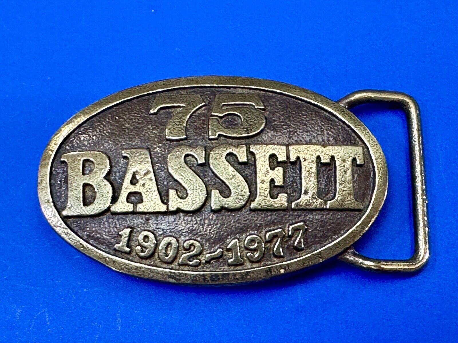 Vintage 75 BASSETT Furniture 1902 - 1977 solid brass belt buckle