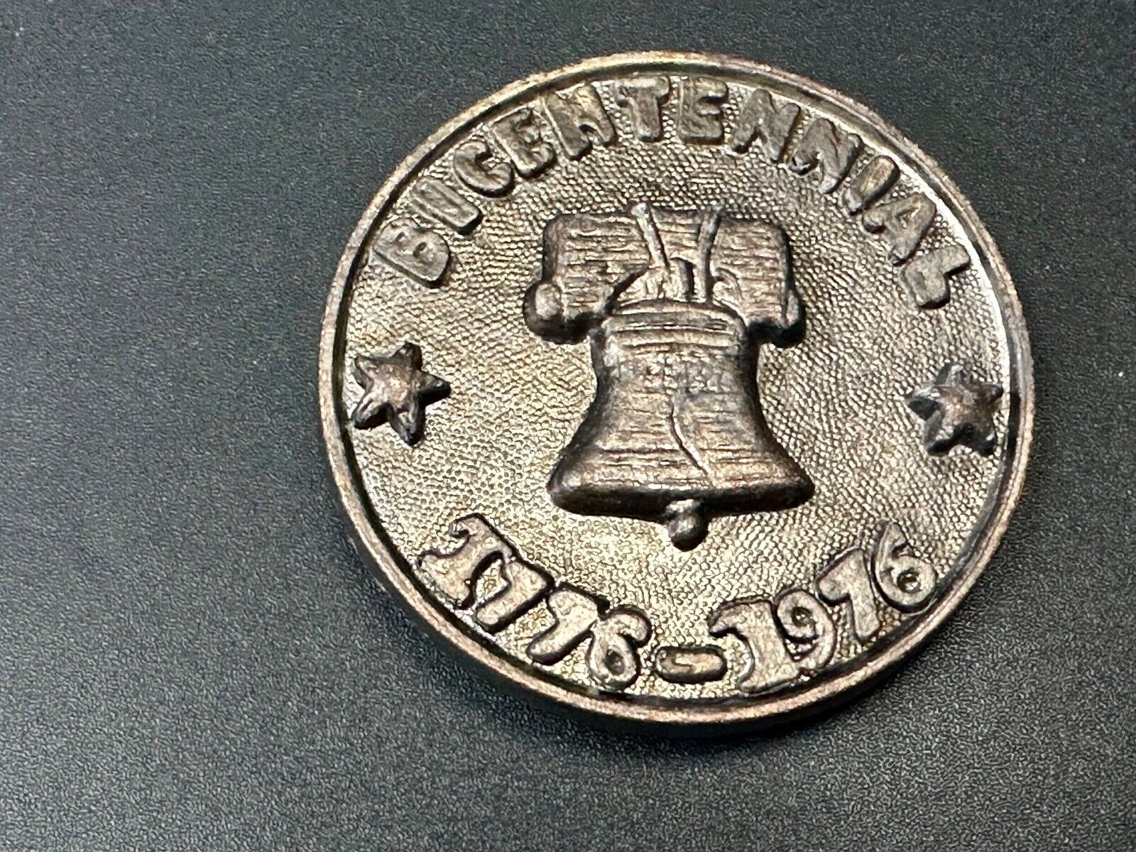 Vintage Liberty Bell Bicentennial 1976 round belt buckle