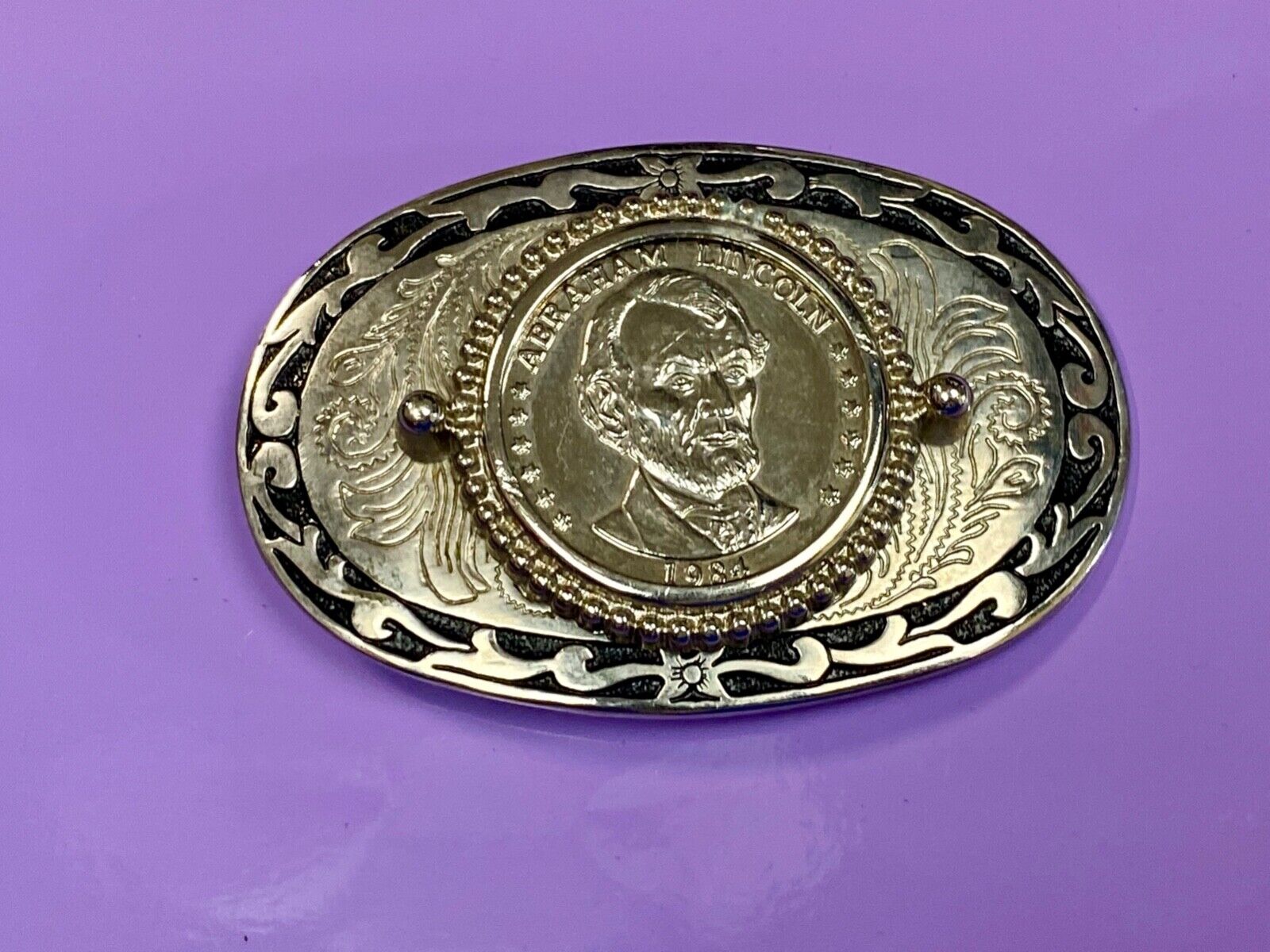 Vintage 1984 Abe Abraham Lincoln Coin centerpiece on collectors belt buckle