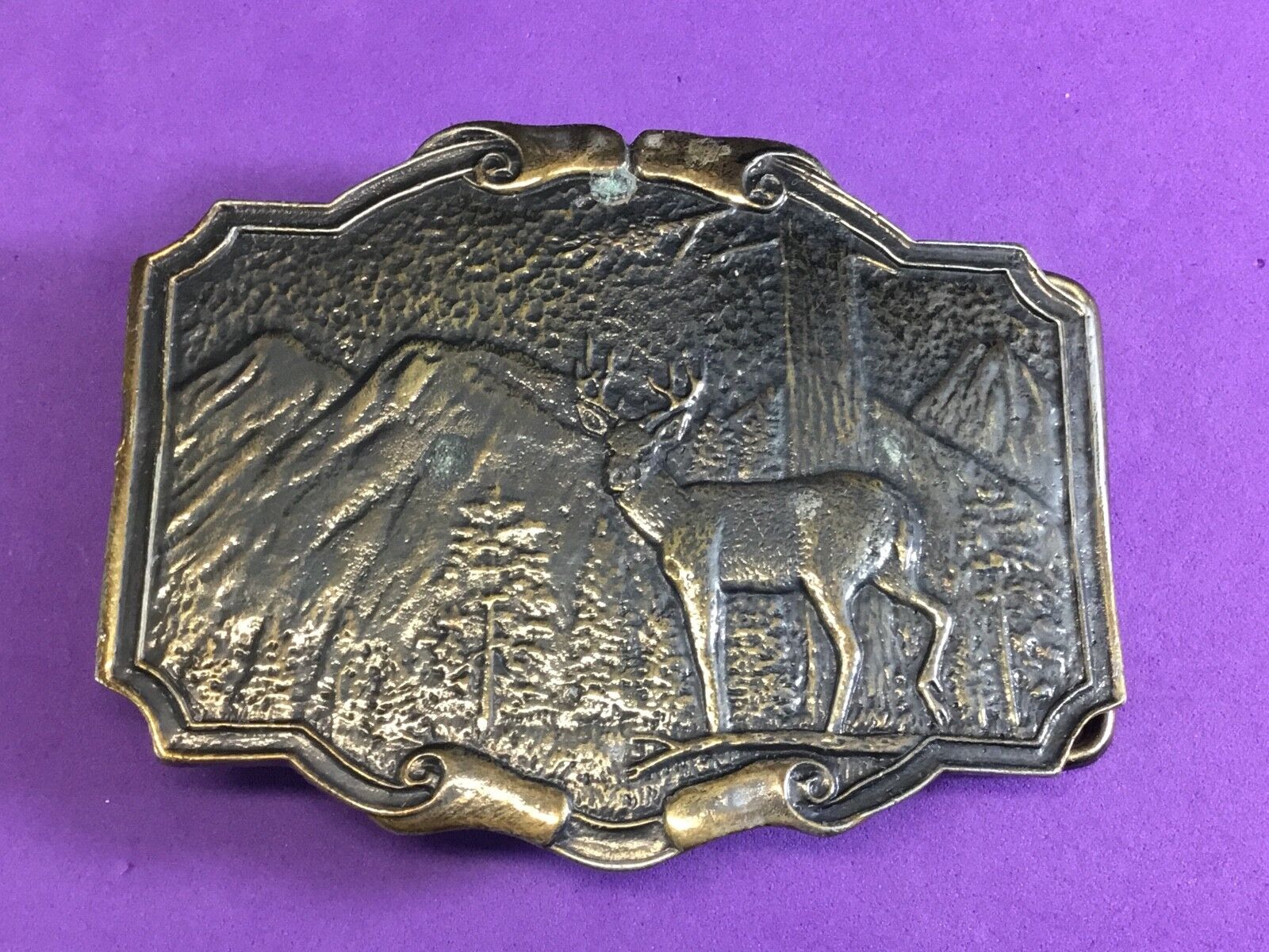 VINTAGE 1974 - WYOMING STUDIO Deer / BUCK in nature  BELT BUCKLE - by JAMES LIND